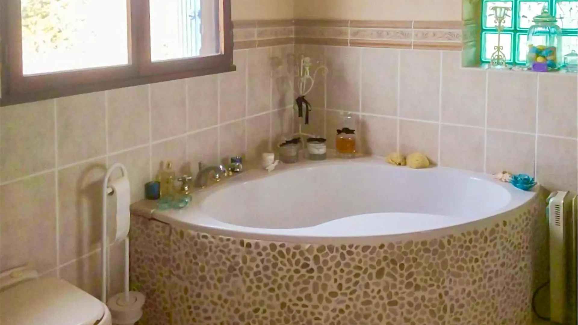 Lovely Home In Lorgues With Outdoor Swimming Pool